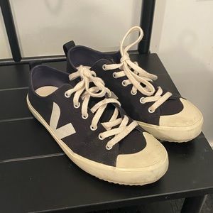 VEJA Nova Canvas Black Pierre Size 9